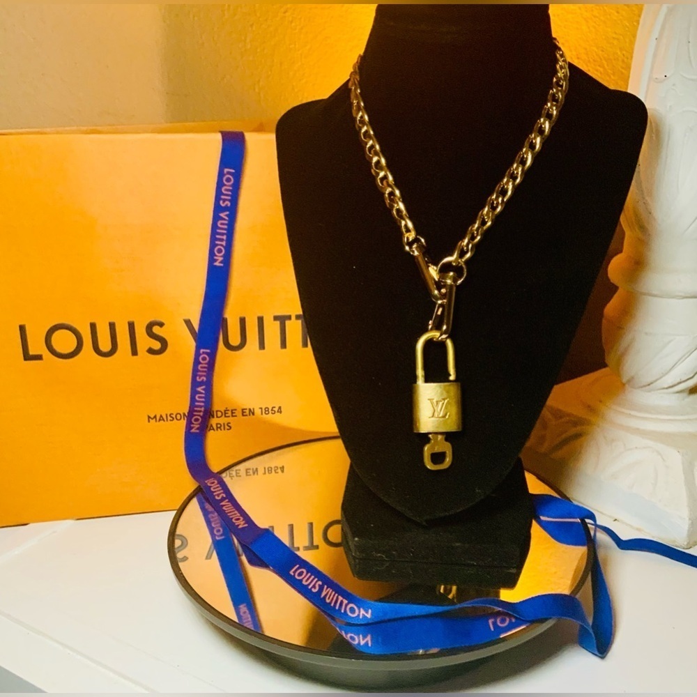 LOUIS VUITTON LOCK & KEY #324 - Picture 3 of 3